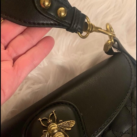 Black crossbody purse with detachable strap - Picture 3 of 5